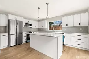 1404 N 136th St, Seattle, WA 98125 - Photo 2