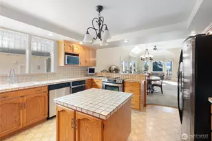 303 7th St, Anacortes, WA 98221 - Photo 6