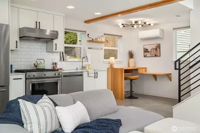 411 B NE 80th Street, Seattle, WA 98115 - Photo 8