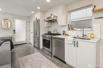 411 B NE 80th Street, Seattle, WA 98115 - Photo 10