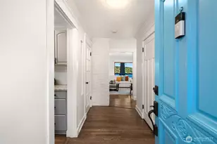 13048 42nd Ave NE, Seattle, WA 98125 - Photo 2