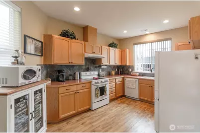 4201 Bainbridge Court NE, Lacey, WA 98516 - Photo 4