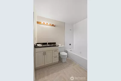 13575 Roosevelt Way N, Seattle, WA 98133 - Photo 14