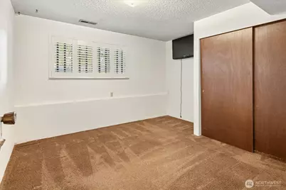 13575 Roosevelt Way N, Seattle, WA 98133 - Photo 18