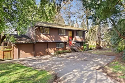 13575 Roosevelt Way N, Seattle, WA 98133 - Photo 2