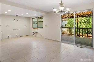 13575 Roosevelt Way N, Seattle, WA 98133 - Photo 10