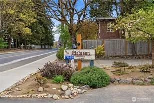 790 Madison Ave N, Bainbridge Island, WA 98110 - Photo 4