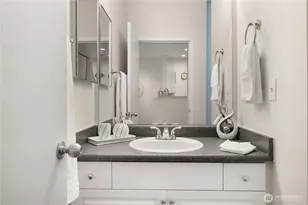 2415 2nd Ave, Seattle, WA 98121 - Photo 16