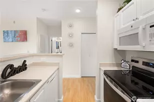 2415 2nd Ave, Seattle, WA 98121 - Photo 12