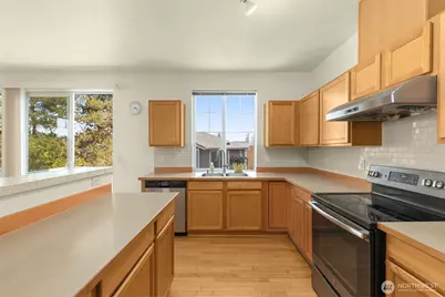 6895 Holly Park Drive S, Seattle, WA 98118 - Photo 8