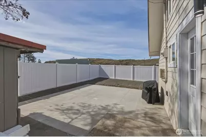 328 Sunny Drive, Electric City, WA 99123 - Photo 16