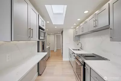 2134 Waverly Place N #303, Seattle, WA 98109 - Photo 8