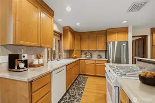 7810 175th St SW, Edmonds, WA 98026 - Photo 10