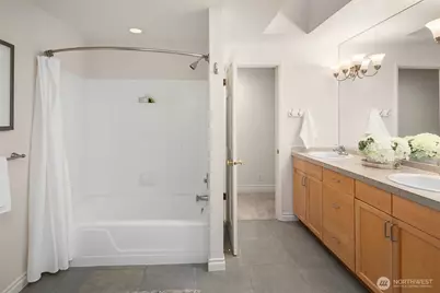 2001 77th Avenue NE, Medina, WA 98039 - Photo 20