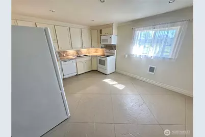 2410 Pacific Avenue, Hoquiam, WA 98550 - Photo 6