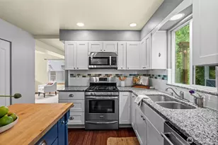 7284 Creek Wood Pl NE, Bremerton, WA 98311 - Photo 10