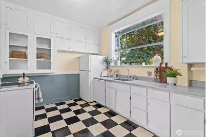 920 4th Avenue N, Seattle, WA 98109 - Photo 18