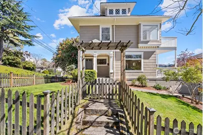 920 4th Avenue N, Seattle, WA 98109 - Photo 2