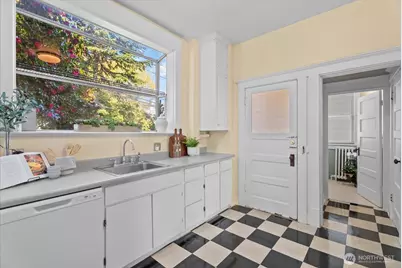 920 4th Avenue N, Seattle, WA 98109 - Photo 20