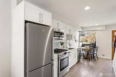 1827 NW 85th St, Seattle, WA 98117 - Photo 6