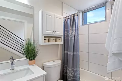 1827 NW 85th St, Seattle, WA 98117 - Photo 16