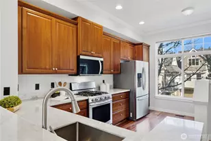 1439 Huckleberry Cir, Issaquah, WA 98029 - Photo 8