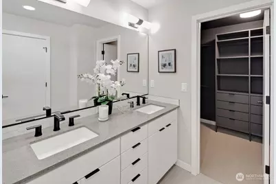 22545 69th Place W, Mountlake Terrace, WA 98043 - Photo 18