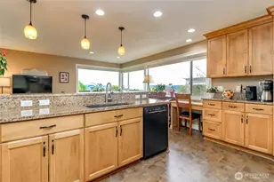 953 S Mountain View Ave, Tacoma, WA 98465 - Photo 12
