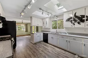 2121 S Cedar Hills Dr, Mount Vernon, WA 98274 - Photo 18