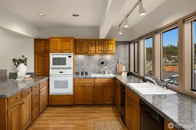 9903 Lake Washington Boulevard NE #201, Bellevue, WA 98004 - Photo 16