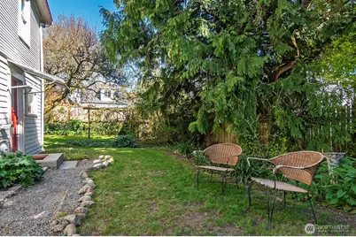 942 N 81st Street, Seattle, WA 98103 - Photo 24