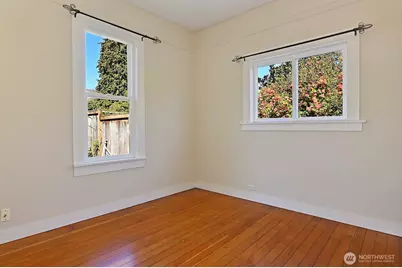 942 N 81st Street, Seattle, WA 98103 - Photo 12