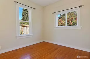 942 N 81st St, Seattle, WA 98103 - Photo 12