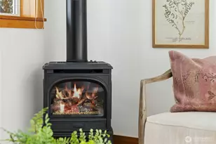 115 Halls Brothers Loop NE, Bainbridge Island, WA 98110 - Photo 6