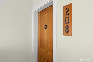 115 Halls Brothers Loop NE, Bainbridge Island, WA 98110 - Photo 4