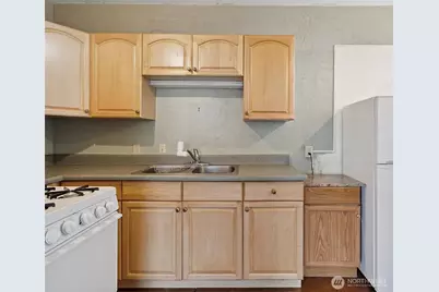807 N 49th Street, Seattle, WA 98103 - Photo 18