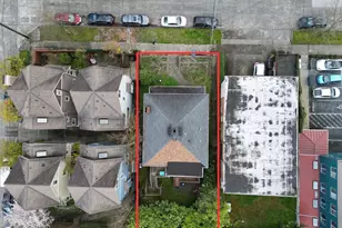 807 N 49th St, Seattle, WA 98103 - Photo 2