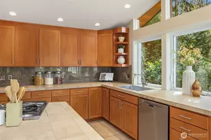 25137 SE Mirrormont Pl, Issaquah, WA 98027 - Photo 10