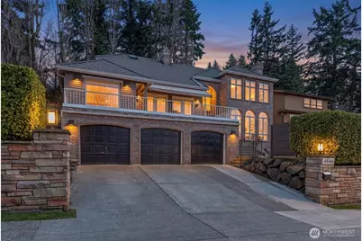 4550 49th Avenue NE, Seattle, WA 98105 - Photo 2