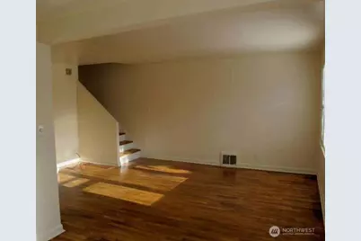 8001 Densmore Avenue N, Seattle, WA 98103 - Photo 12