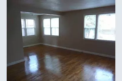 8001 Densmore Avenue N, Seattle, WA 98103 - Photo 16