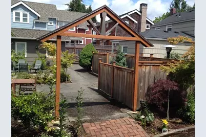 8001 Densmore Avenue N, Seattle, WA 98103 - Photo 22