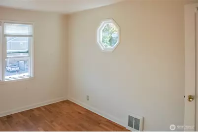 8001 Densmore Avenue N, Seattle, WA 98103 - Photo 8