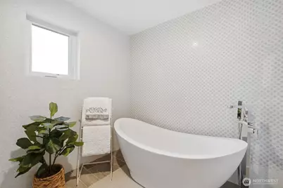 9615 NE 26th Street, Clyde Hill, WA 98004 - Photo 18