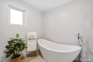 9615 NE 26th St, Clyde Hill, WA 98004 - Photo 18