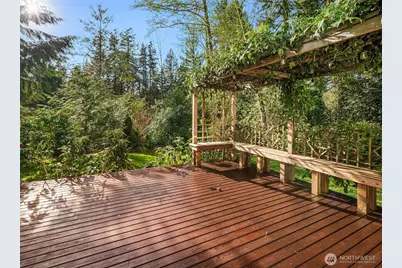 10060 NE Springwood Lane, Bainbridge Island, WA 98110 - Photo 10