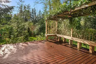 10060 NE Springwood Ln, Bainbridge Island, WA 98110 - Photo 10