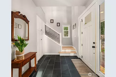 10060 NE Springwood Lane, Bainbridge Island, WA 98110 - Photo 18