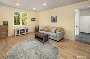 10060 NE Springwood Ln, Bainbridge Island, WA 98110 - Photo 14