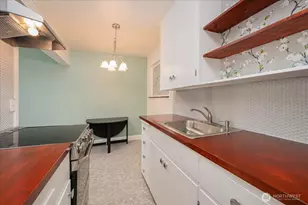 7 Harrison St, Seattle, WA 98109 - Photo 10